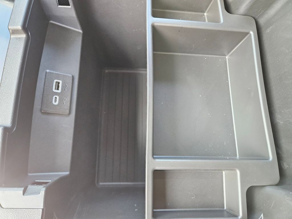 Thumbnail: 2025 Chevrolet Tahoe - 30