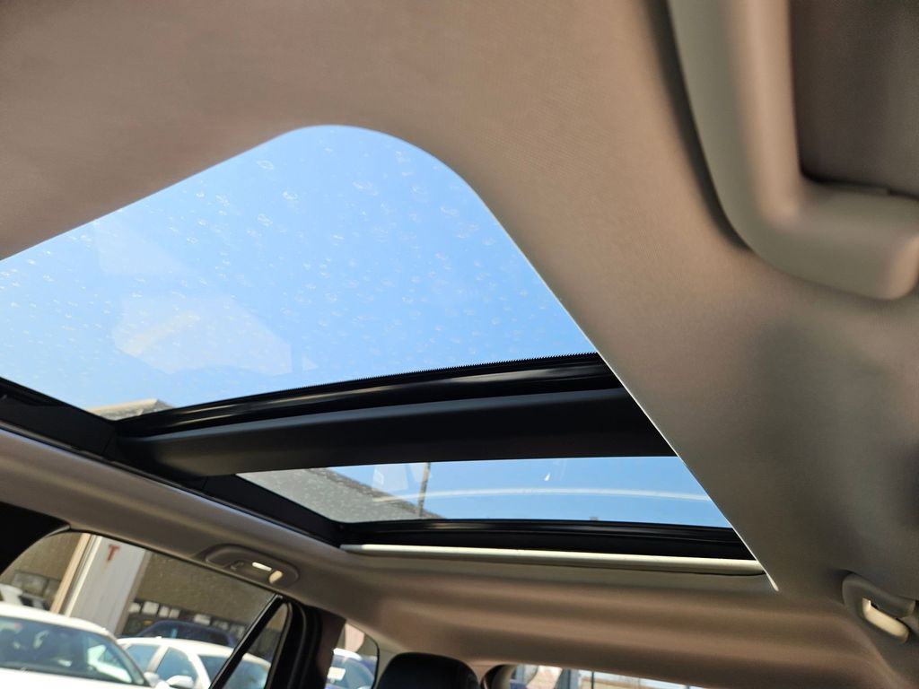 Thumbnail: 2025 Mazda CX-50 - 23