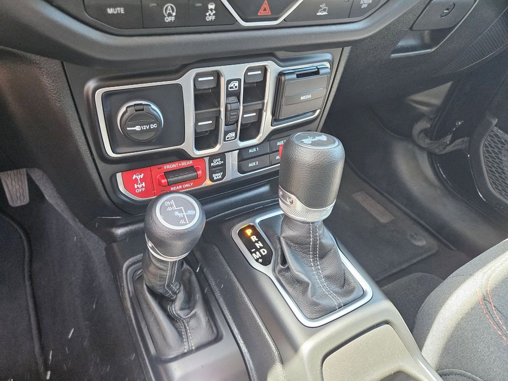 Thumbnail: 2025 Jeep Wrangler - 27