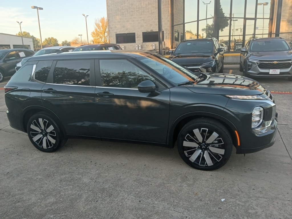 Thumbnail: 2025 Mitsubishi Outlander - 7