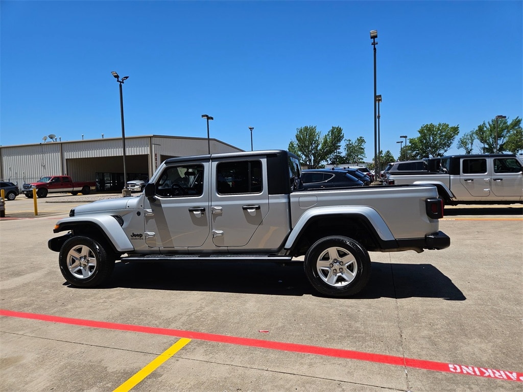 Thumbnail: 2023 Jeep Gladiator - 8