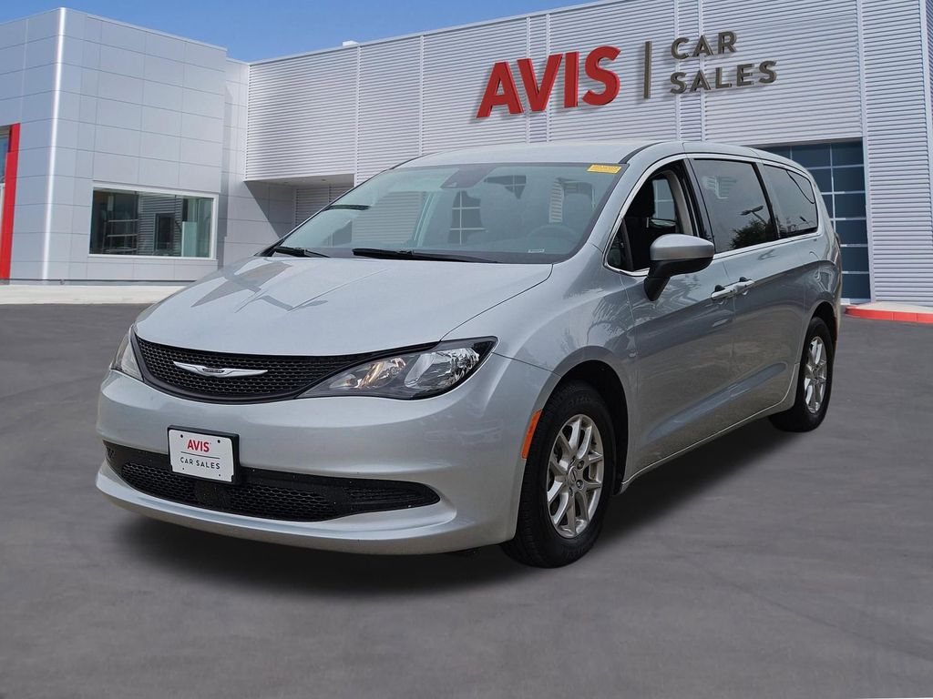2023 Chrysler Voyager LX's photo