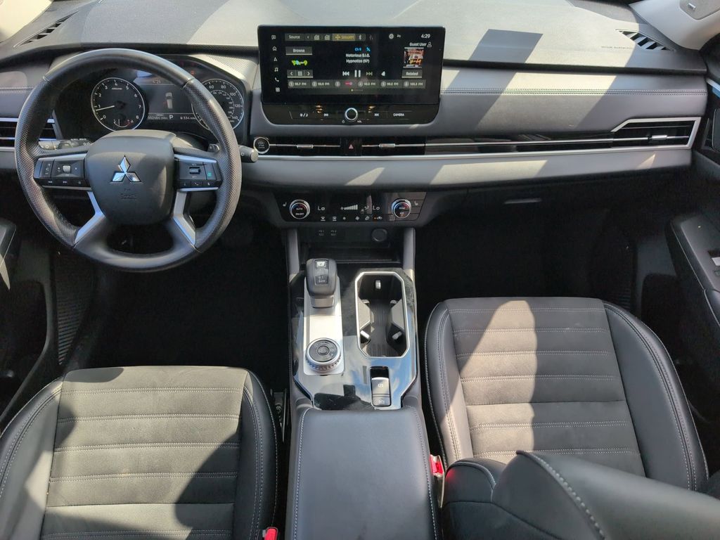 Thumbnail: 2025 Mitsubishi Outlander - 26