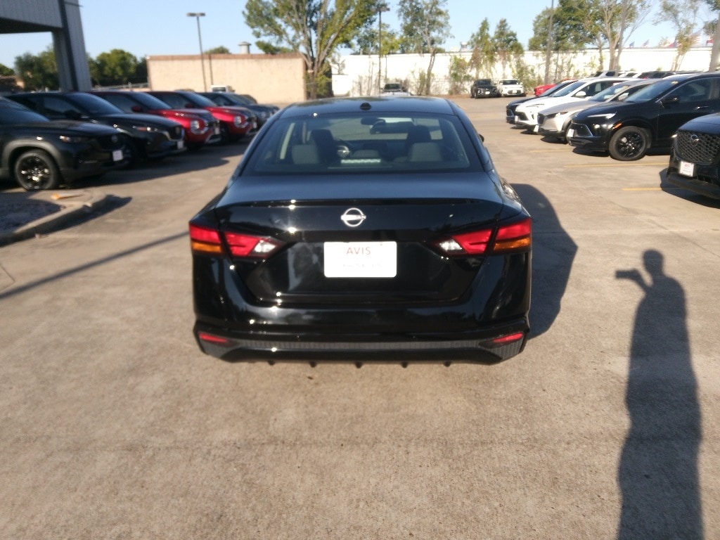 Thumbnail: 2024 Nissan Altima - 10