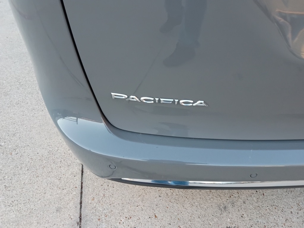 Thumbnail: 2025 Chrysler Pacifica - 11