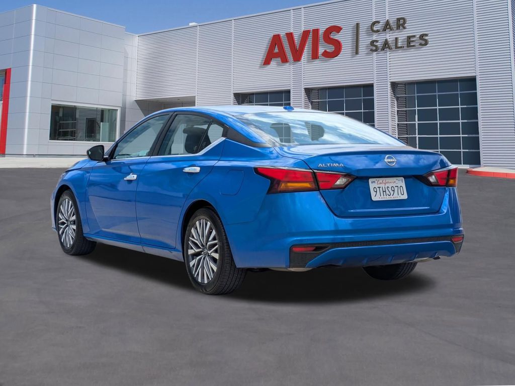 Thumbnail: 2025 Nissan Altima - 9