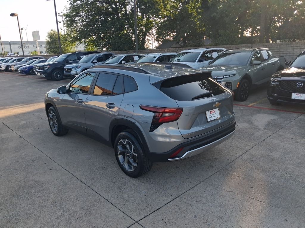 Thumbnail: 2025 Chevrolet Trax - 8