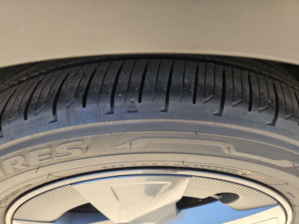 Thumbnail: 2024 Toyota Prius - 25