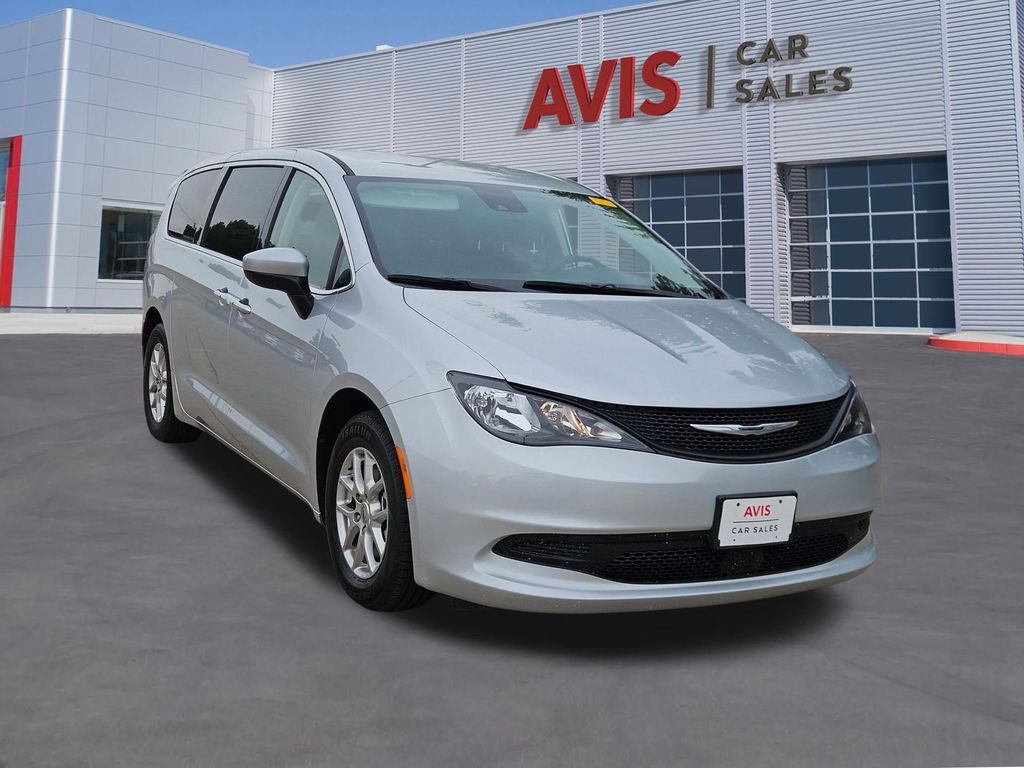 Thumbnail: 2023 Chrysler Voyager - 9