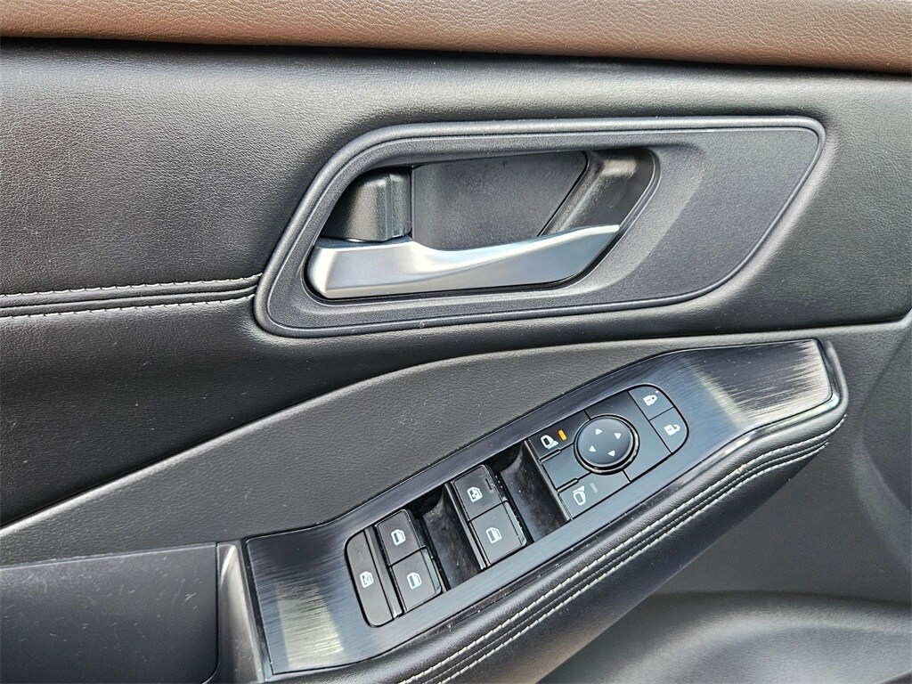 2023 Nissan Rogue SV 13