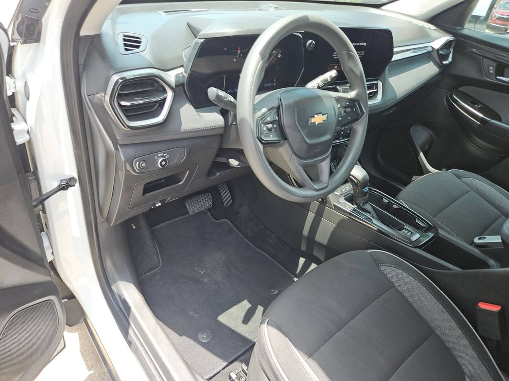 Thumbnail: 2025 Chevrolet TrailBlazer - 15