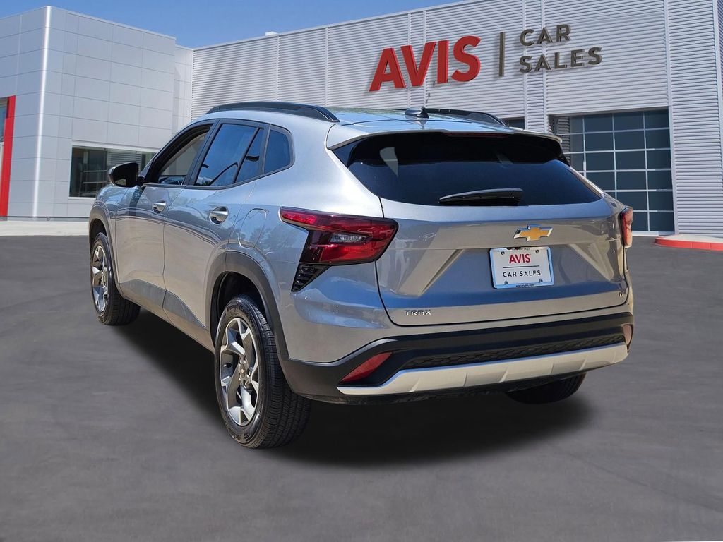 Thumbnail: 2025 Chevrolet Trax - 3