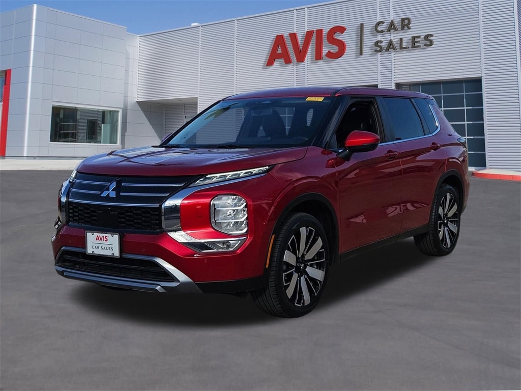 2025 Mitsubishi Outlander SE's photo