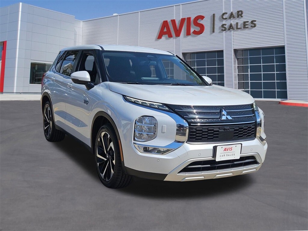 2023 Mitsubishi Outlander PHEV photo 3