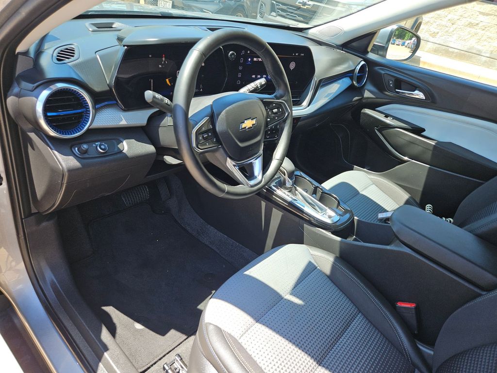 Thumbnail: 2025 Chevrolet Trax - 14