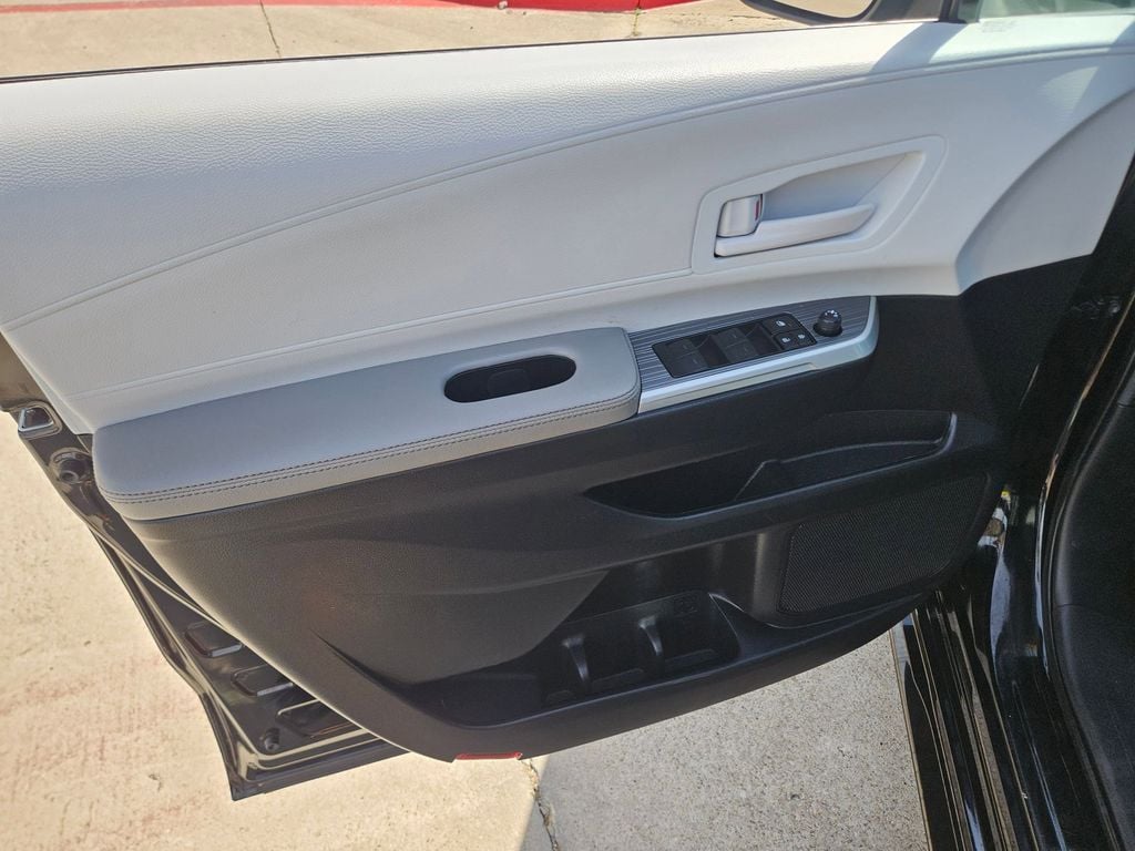 Thumbnail: 2025 Toyota Sienna - 14