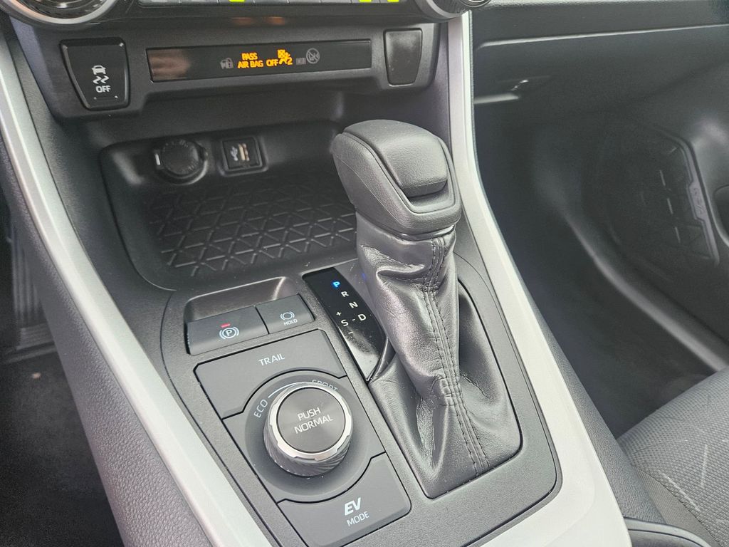 Thumbnail: 2025 Toyota RAV4 - 29