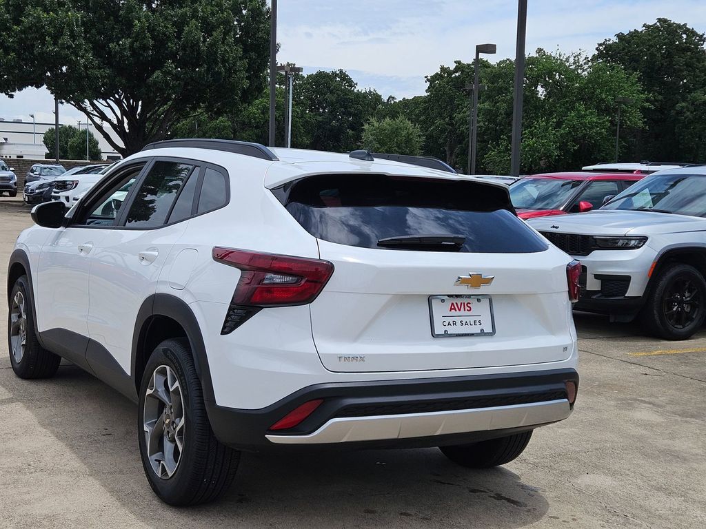 Thumbnail: 2025 Chevrolet Trax - 3