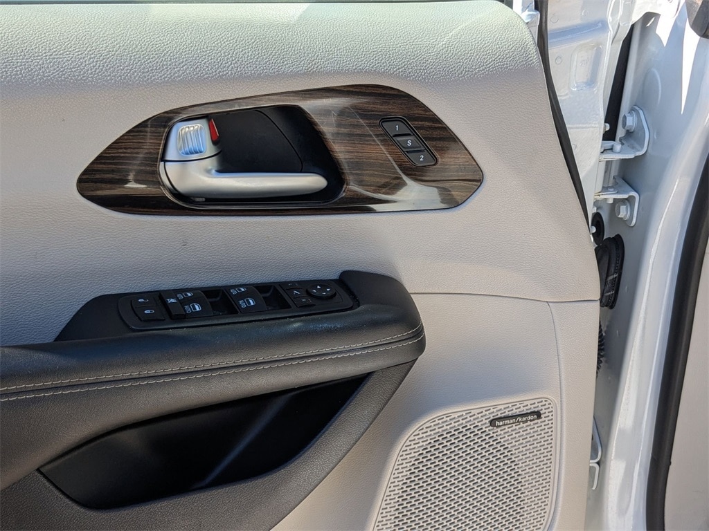 Thumbnail: 2021 Chrysler Pacifica - 13