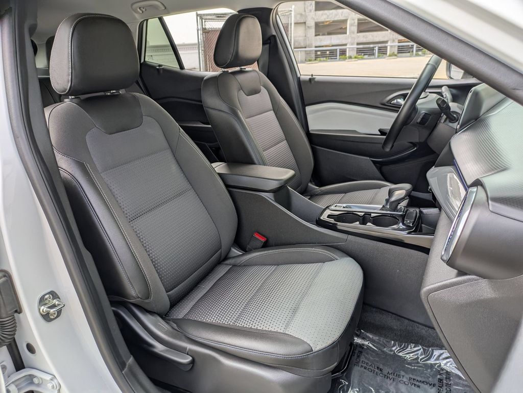 Thumbnail: 2025 Chevrolet Trax - 28