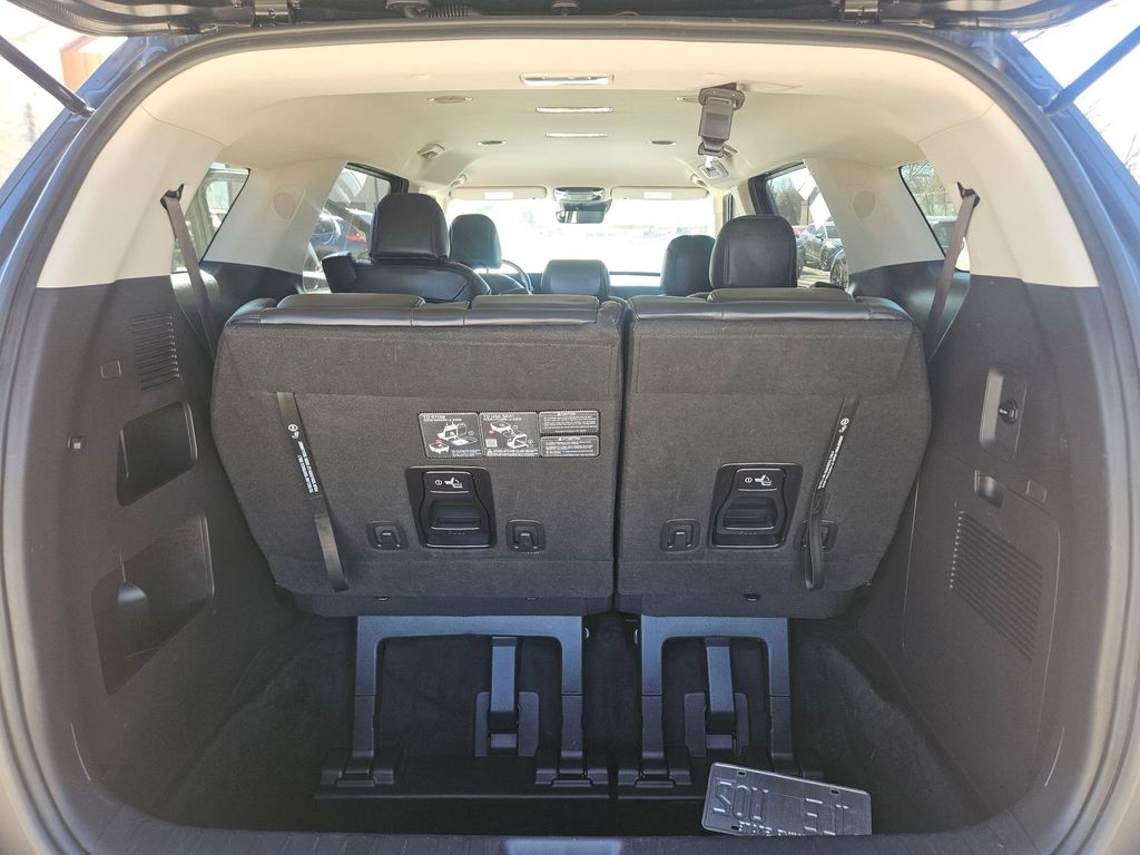 Thumbnail: 2025 Kia Carnival - 25