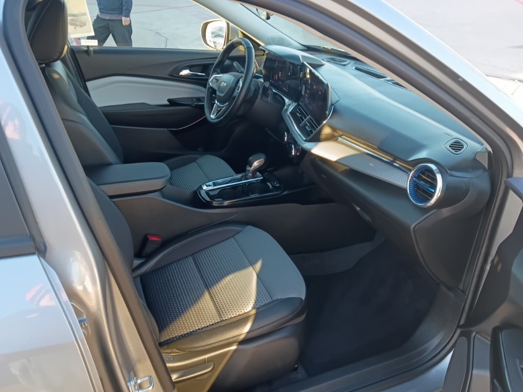 Thumbnail: 2025 Chevrolet Trax - 8