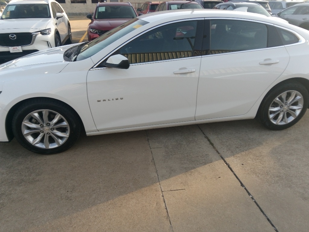 Thumbnail: 2023 Chevrolet Malibu - 3