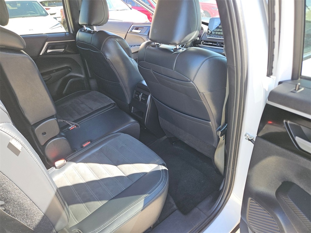 Thumbnail: 2023 Mitsubishi Outlander - 29