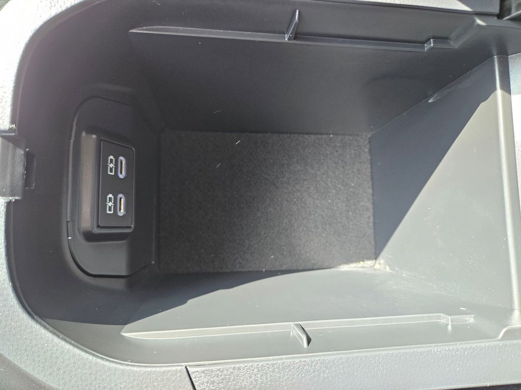 Thumbnail: 2025 Toyota RAV4 - 29