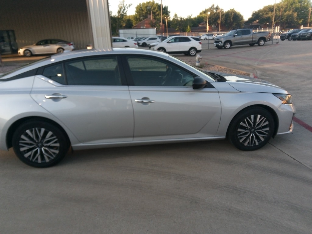 Thumbnail: 2024 Nissan Altima - 6