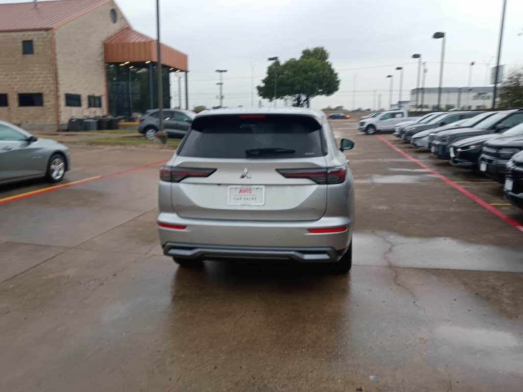 Thumbnail: 2025 Mitsubishi Outlander - 6