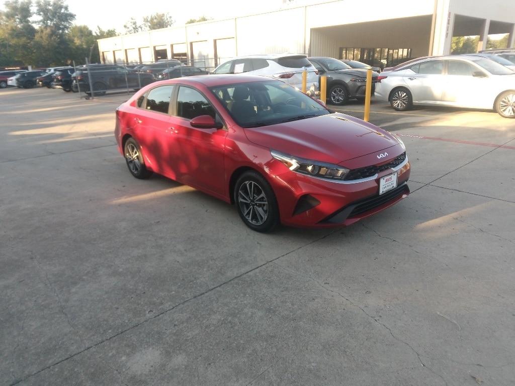 Thumbnail: 2024 Kia Forte - 3