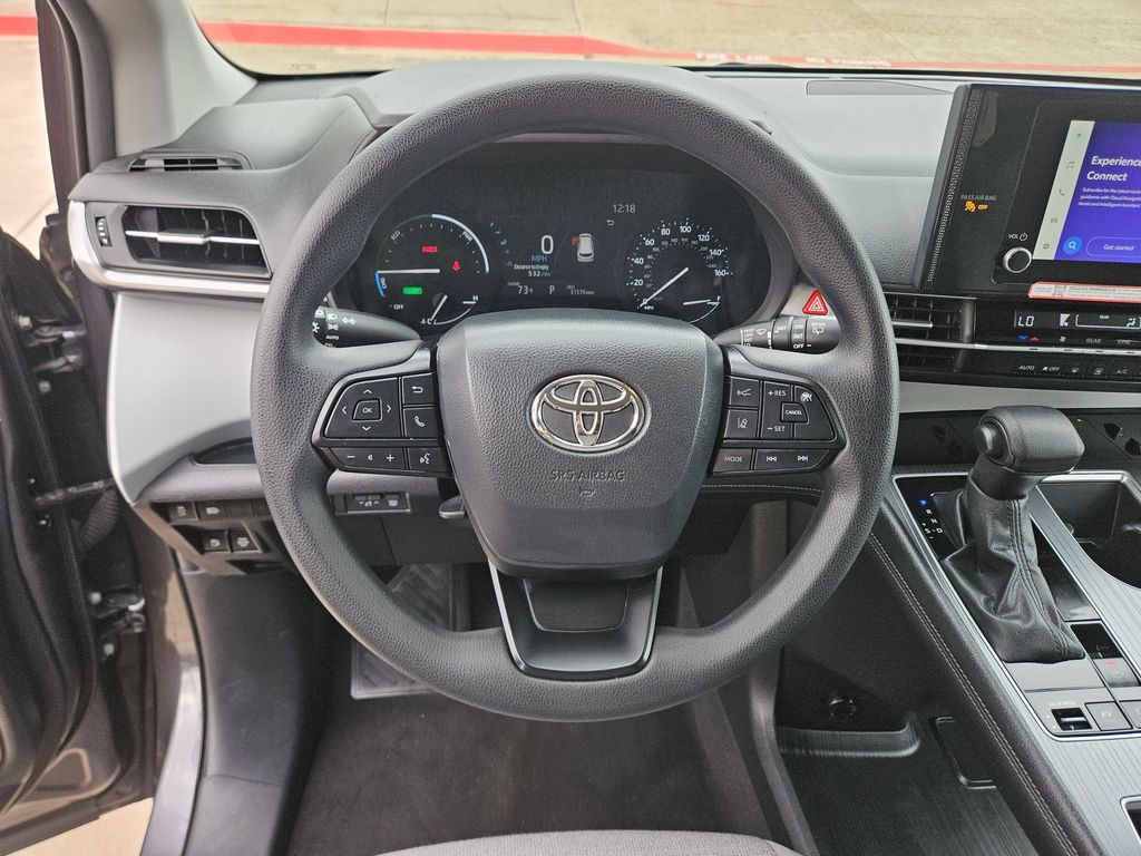 Thumbnail: 2025 Toyota Sienna - 18