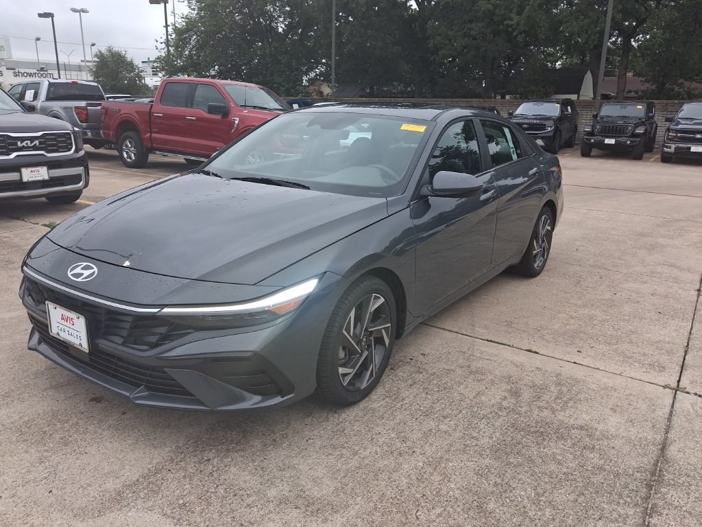 2025 Hyundai Elantra's photo