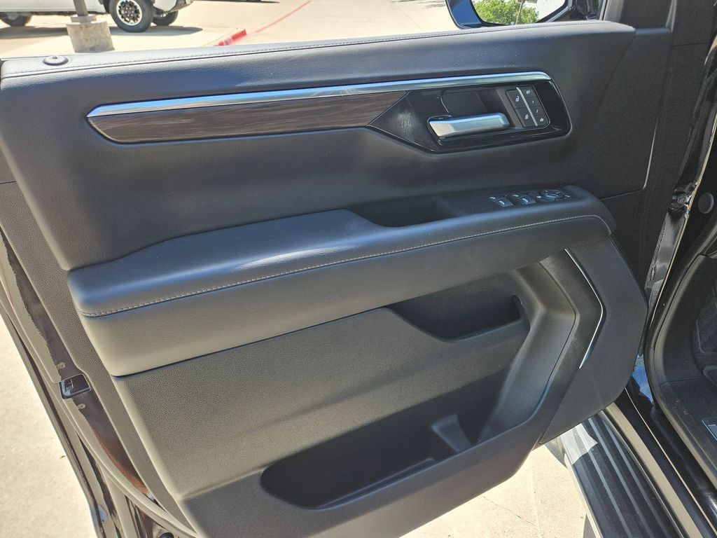 Thumbnail: 2025 Chevrolet Tahoe - 14