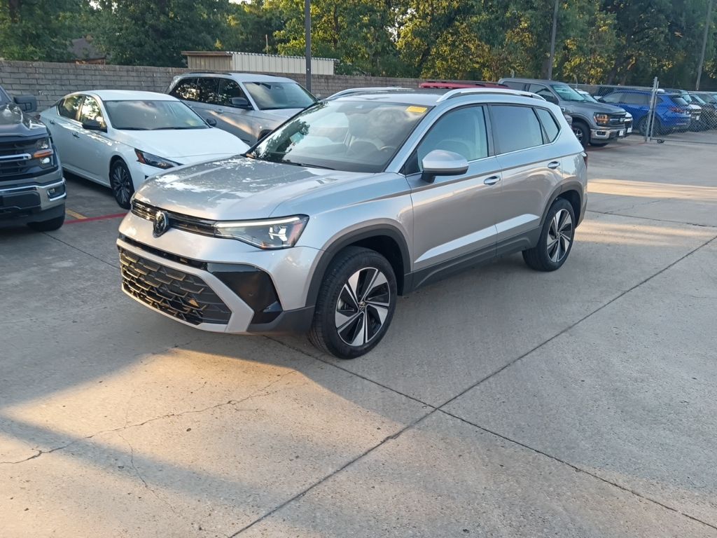 2025 Volkswagen Taos's photo