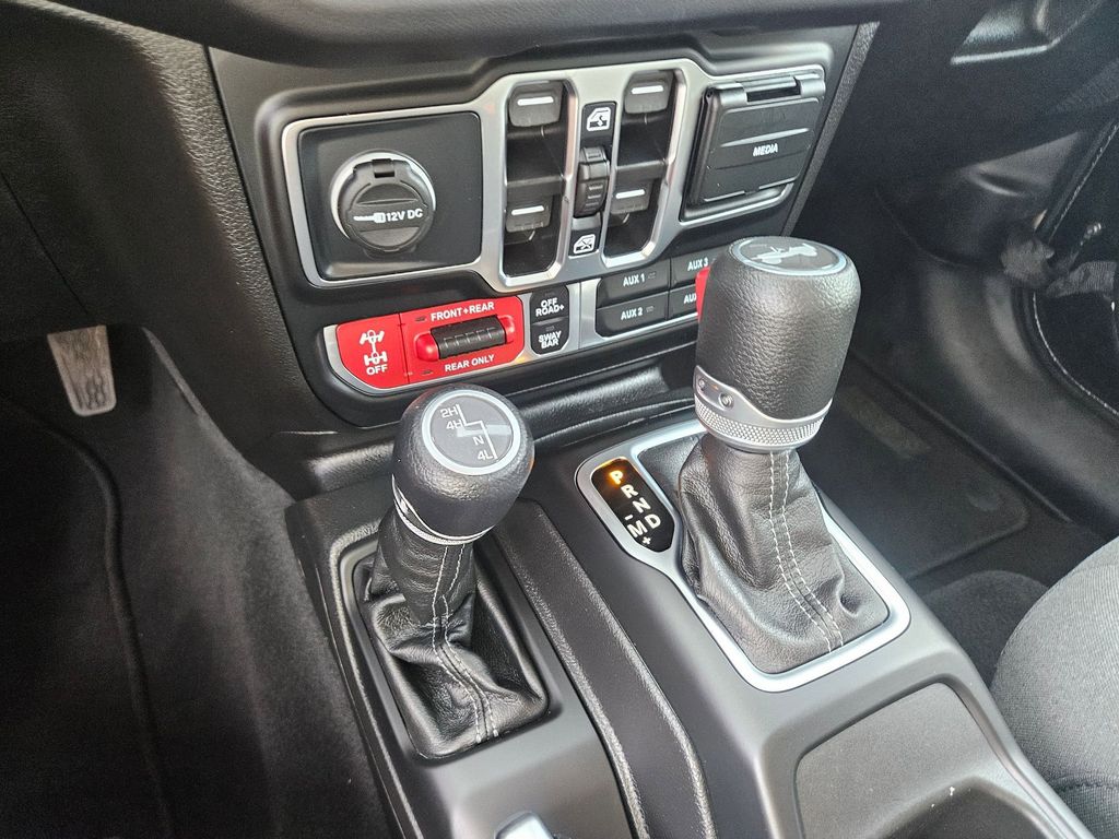 Thumbnail: 2025 Jeep Wrangler - 29