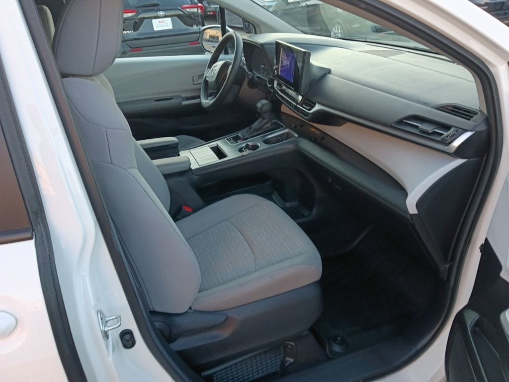Thumbnail: 2025 Toyota Sienna - 8