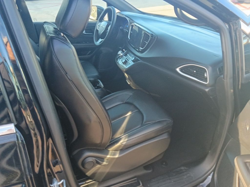 Thumbnail: 2025 Chrysler Pacifica - 8