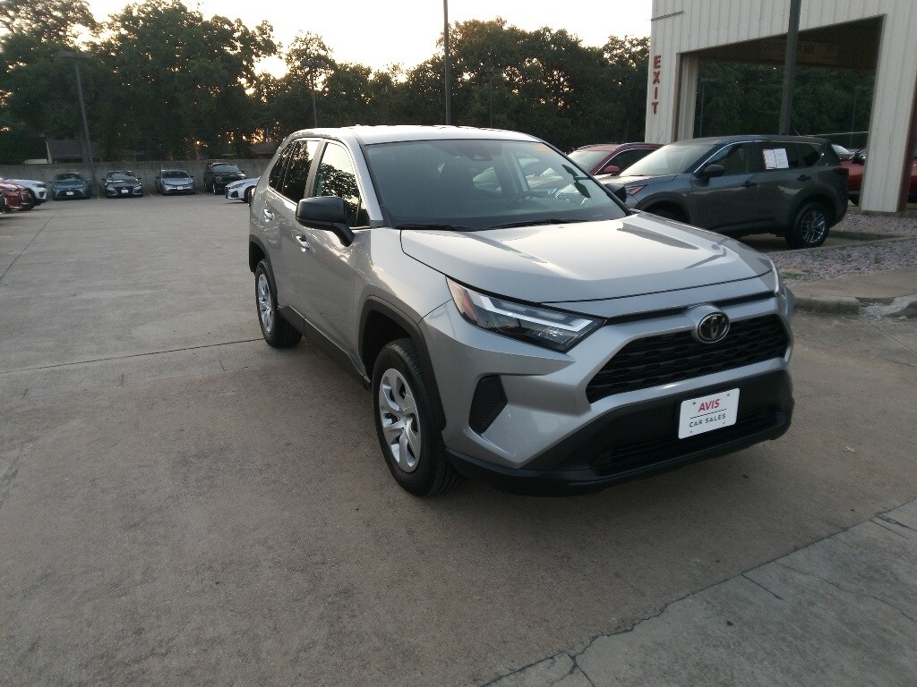 2025 Toyota RAV4 LE photo 3