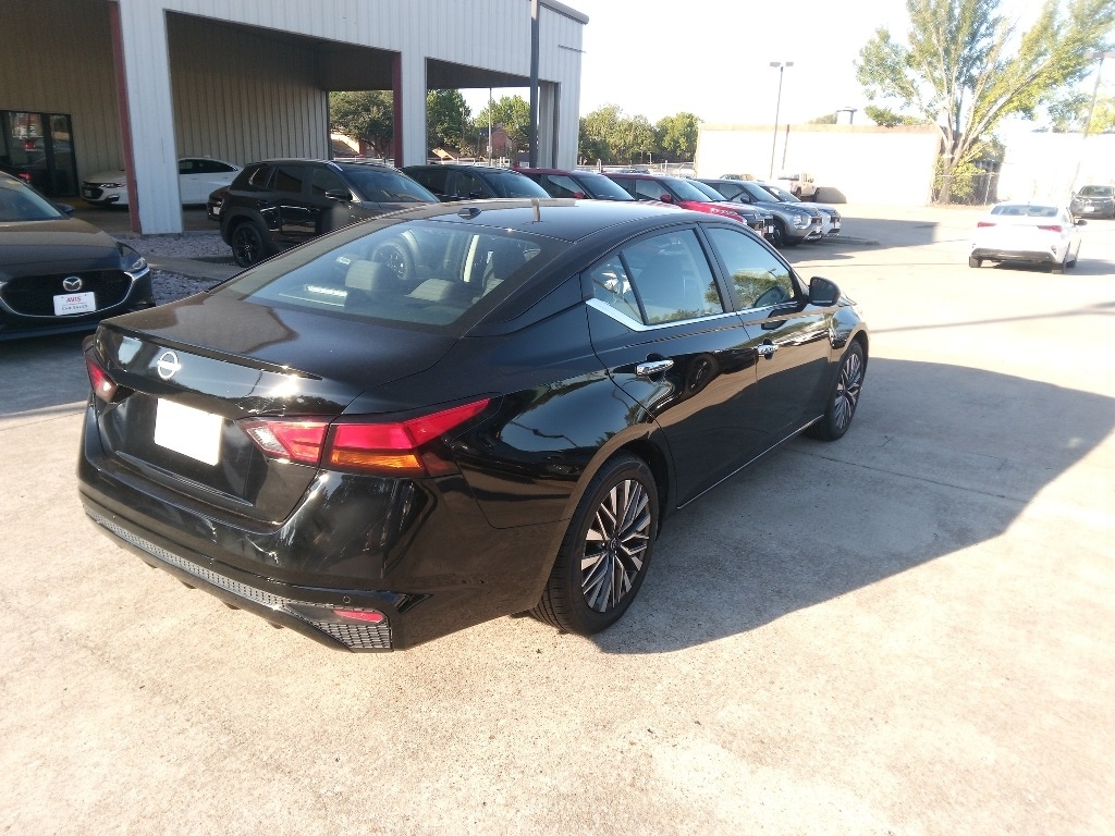 Thumbnail: 2024 Nissan Altima - 9
