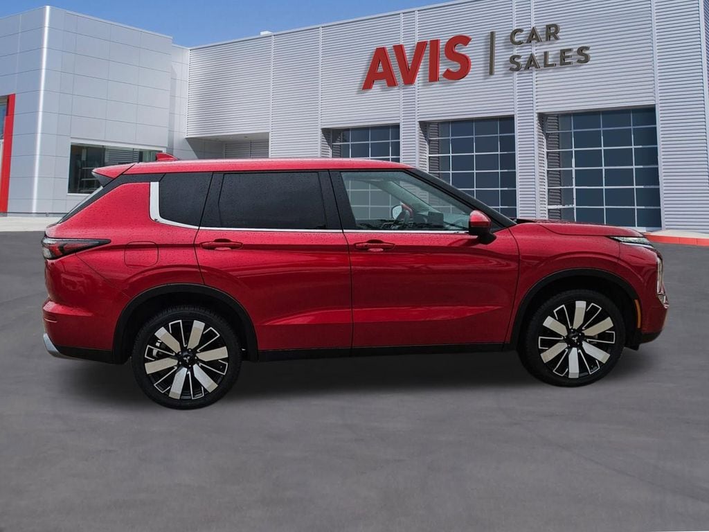 Thumbnail: 2025 Mitsubishi Outlander - 7