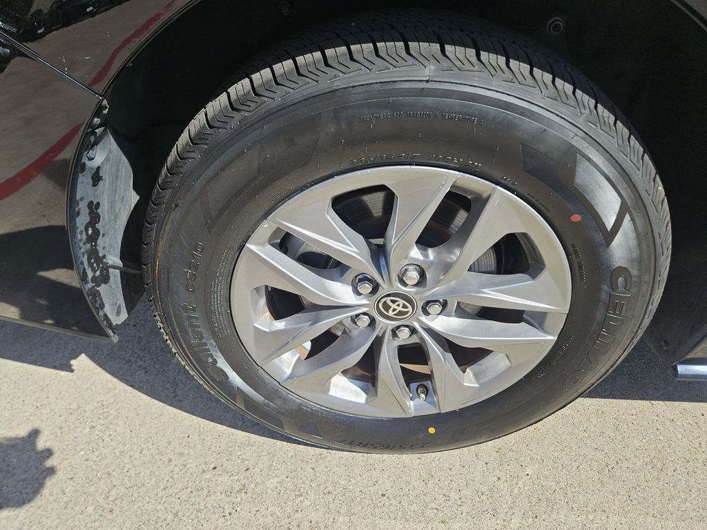 Thumbnail: 2025 Toyota Sienna - 25