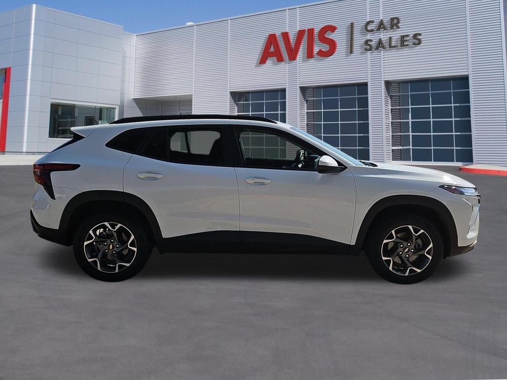 Thumbnail: 2025 Chevrolet Trax - 5