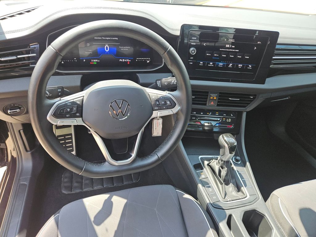 Thumbnail: 2025 Volkswagen Jetta - 17