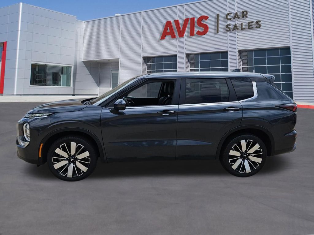 Thumbnail: 2025 Mitsubishi Outlander - 2