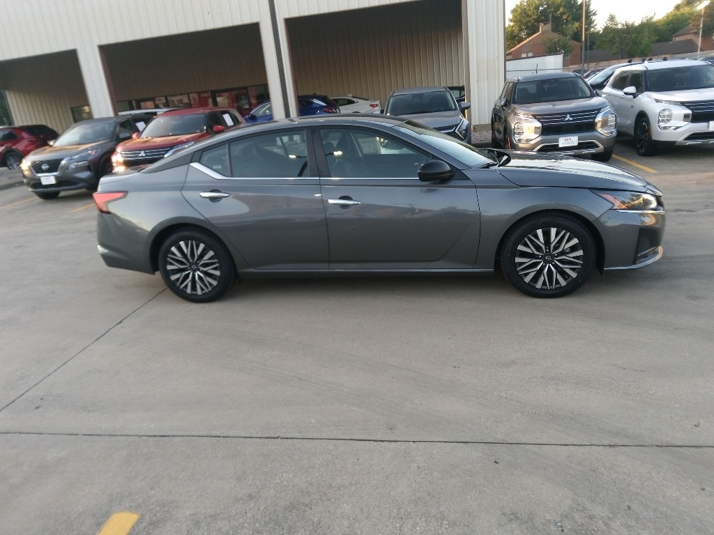 Thumbnail: 2024 Nissan Altima - 4