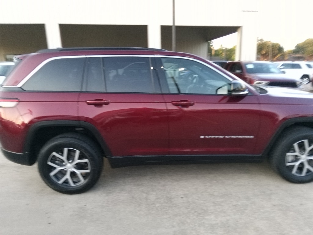 Thumbnail: 2024 Jeep Grand Cherokee - 7
