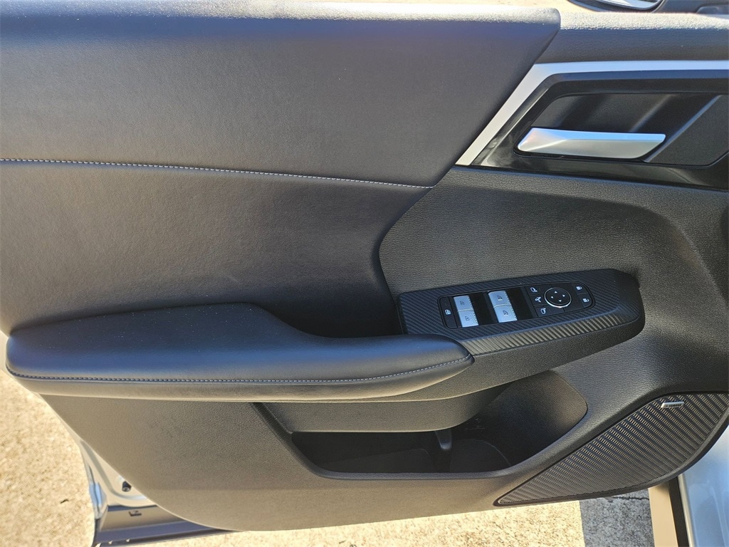 Thumbnail: 2025 Mitsubishi Outlander - 14