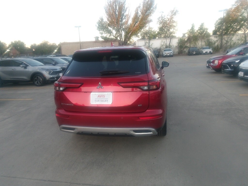 Thumbnail: 2024 Mitsubishi Outlander - 10